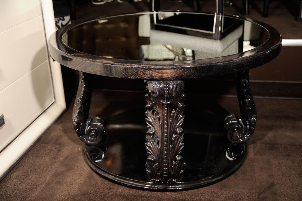 Exceptional 1940s Occasional Table with Carved Plumes by Grosfeld House In Excellent Condition In New York, NY