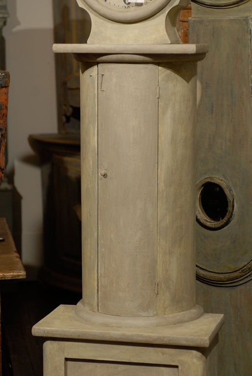 Schwedische hohe säulenförmige Uhr aus dem 19. Jahrhundert im Zustand „Gut“ im Angebot in Atlanta, GA