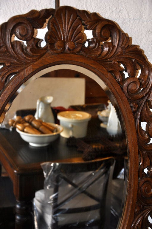 English Carved Oval Wall Mirror In Good Condition For Sale In Culver City, CA