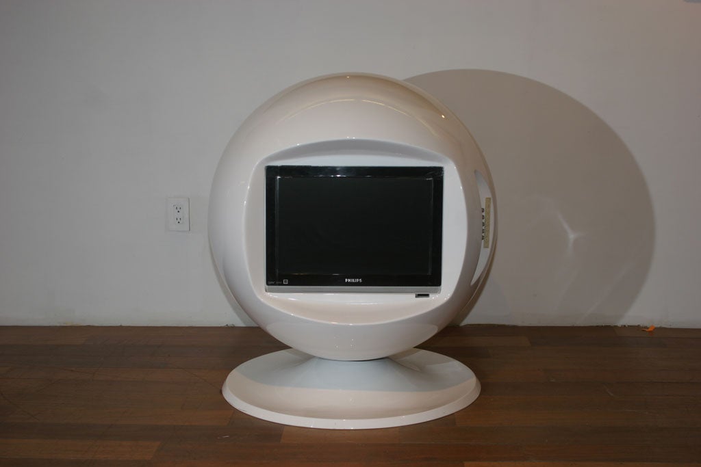 Mid-20th Century Space Age T.V