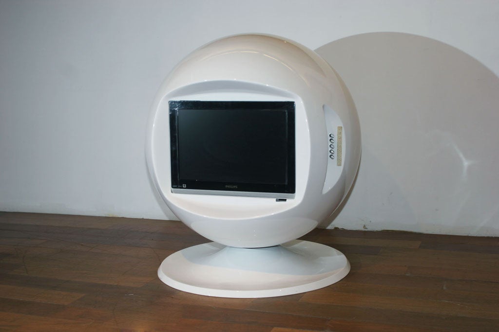 Space Age T.V in a distinctive white lacquered frame, with a reinstalled philips 23