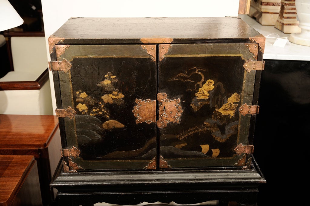 Mid-19th Century Chinoiserie Black Lacquer Cabinet In Good Condition For Sale In New York, NY