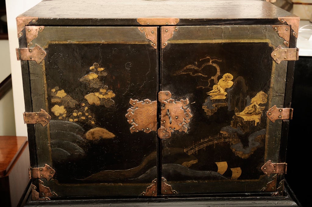 Mid-19th Century Chinoiserie Black Lacquer Cabinet For Sale 1