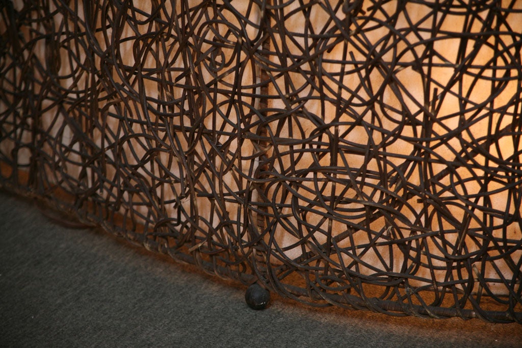 Vintage Grapevine Screen Floor Lamp Divider In Distressed Condition In Miami, FL