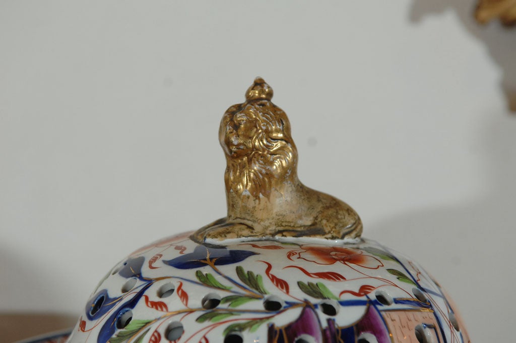 Pair of Mason's Ironstone Potpourri Jars In Excellent Condition In Dallas, TX