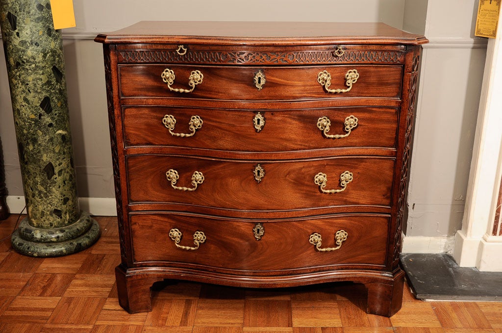 18th Century Mahogany Chippendale Dressing Chest 1