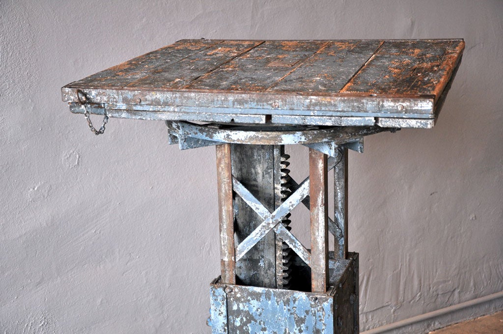 INDUSTRIAL SCULPTORS PEDESTAL FROM GERMANY 3