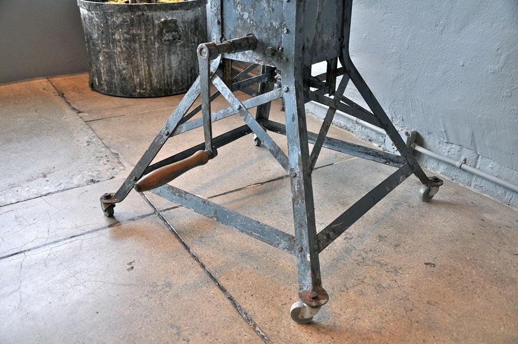 INDUSTRIAL SCULPTORS PEDESTAL FROM GERMANY 4