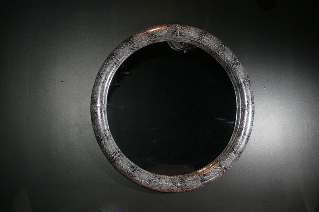 Serpentine Round MIrror