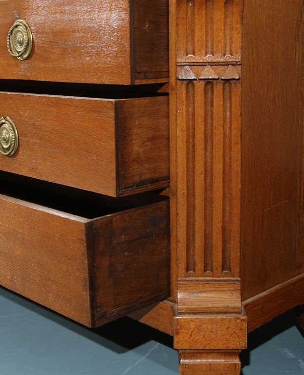 Large Dutch Linen Press In Excellent Condition For Sale In Woodbury, CT