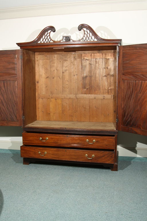 Georgian Mahogany Linen Press 2