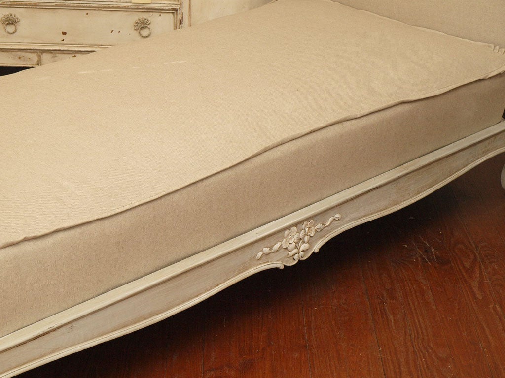 19th c. French Daybed with Belgian Linen 1