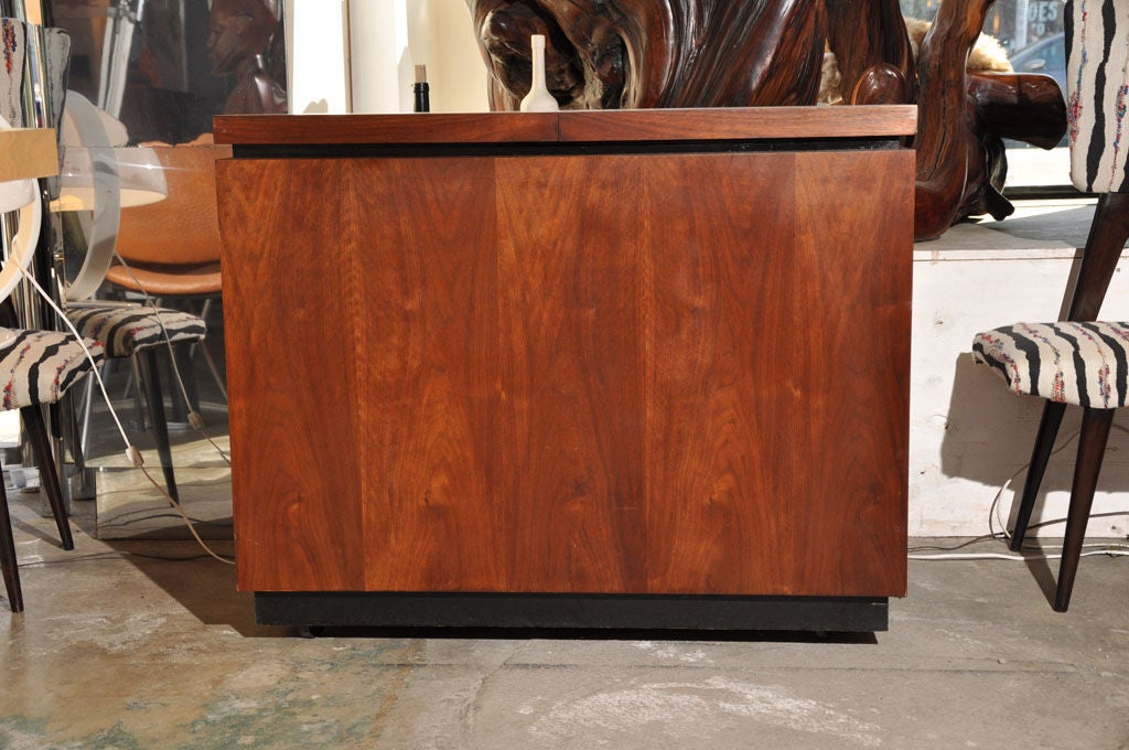 Mid-20th Century Walnut Rolling Bar by Dillingham