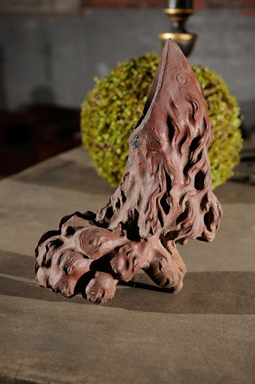 Wonderfully detailed cast iron lion's paw In Excellent Condition For Sale In Queenstown, MD