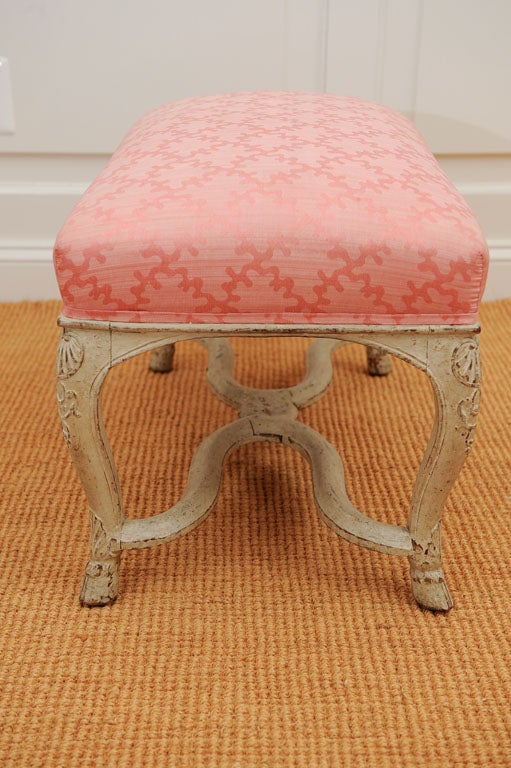 Regence Carved Ottoman In Excellent Condition For Sale In Kensington, MD