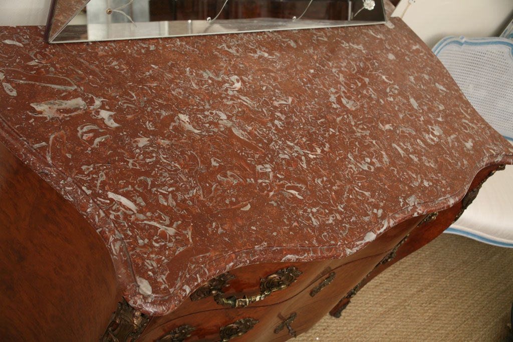 Antike Kommode mit Verona-Marmorplatte (Louis XV.) im Angebot