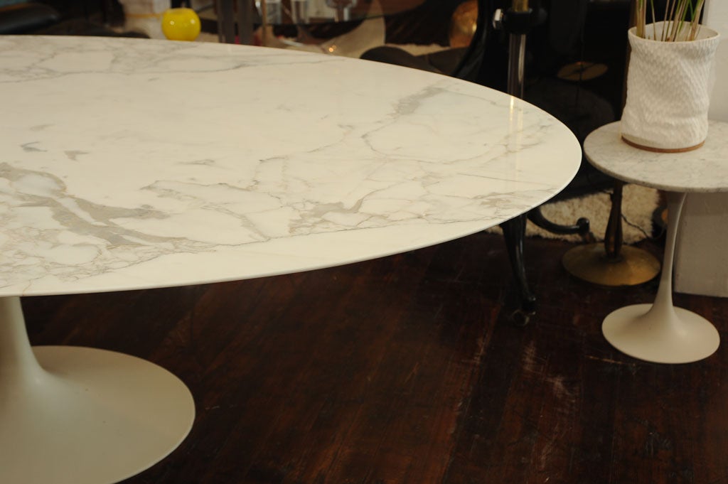 American Saarinen Large Oval Tulip Table