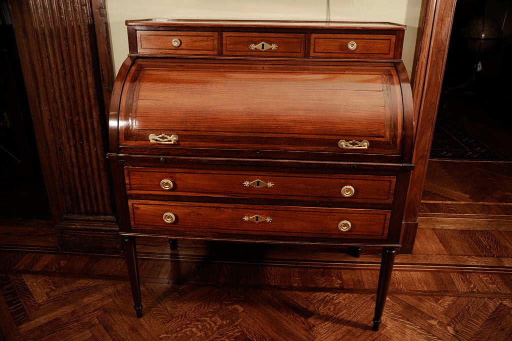 Bureau à cylindre en acajou monté en bronze doré, de style Directoire