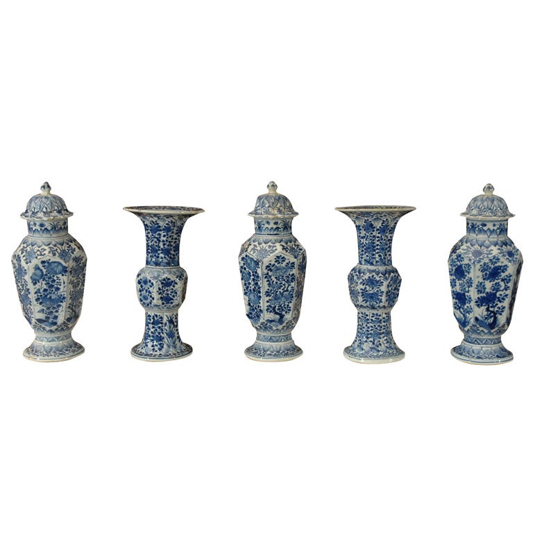 Cninese Export Blue and White Garniture Set