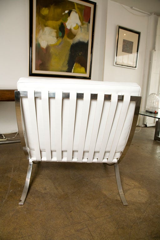 Mid-20th Century Barcelona chair by Mies Van Der Rohe for Knoll in white leather