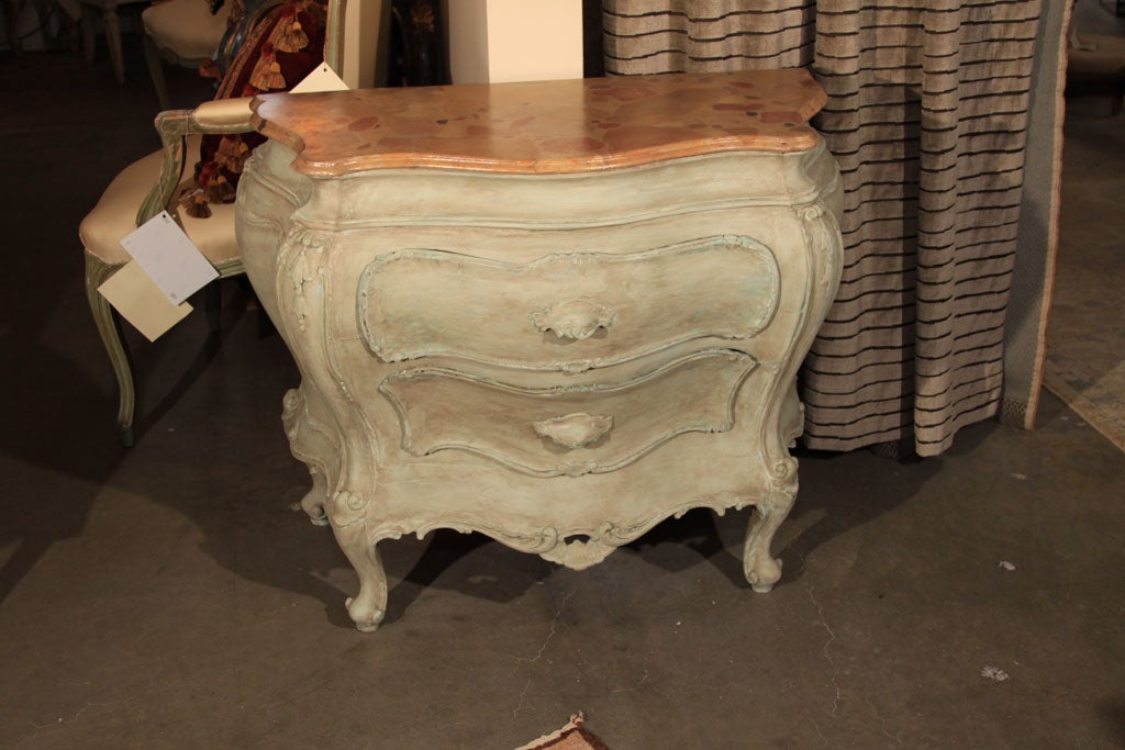 Italian Bombe chest