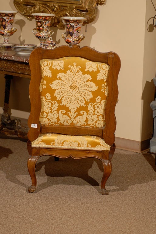 Hand-Carved Fine Early Regence Walnut Fauteuil,  Italy ca. 1730 For Sale