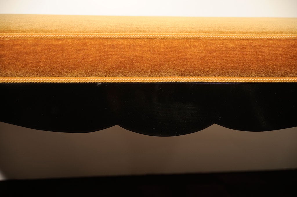 Stunning 1940s Art Deco Cabriole Bench in Ebonized Walnut and Marigold Mohair In Excellent Condition In New York, NY