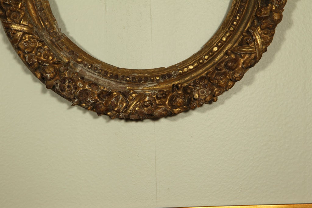 18th Century and Earlier Della Robbia Style Hand Carved Italian Gilt Tondo Frame