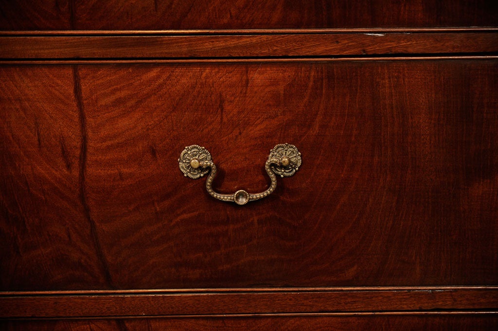 Commode en acajou du 18ème siècle de style George III en vente 1
