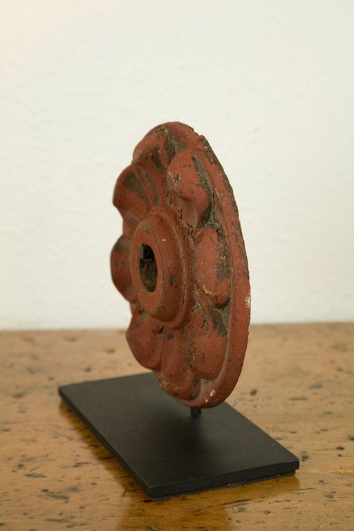 Pair of Late 19th Century Architectural Rosettes  In Good Condition For Sale In Santa Monica, CA
