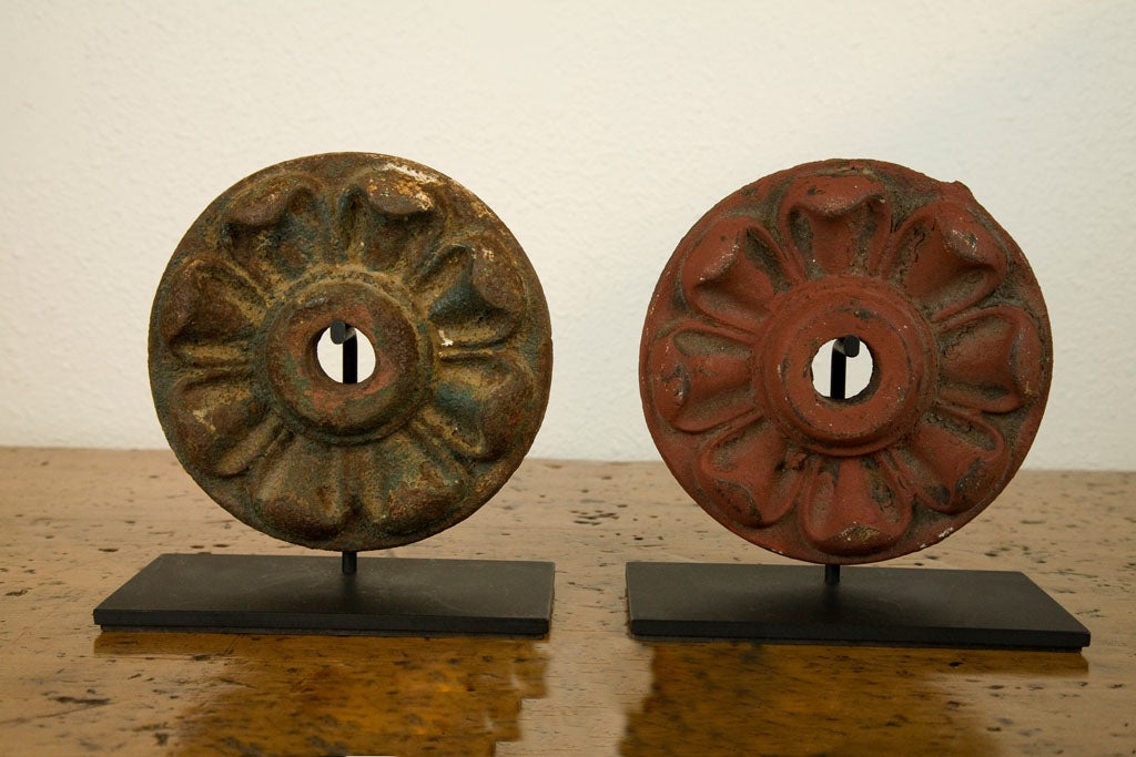 Pair of Late 19th Century Architectural Rosettes  For Sale 3