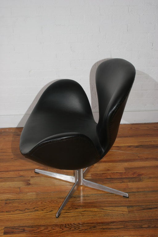 Leather Arne Jacobson Swan Chair