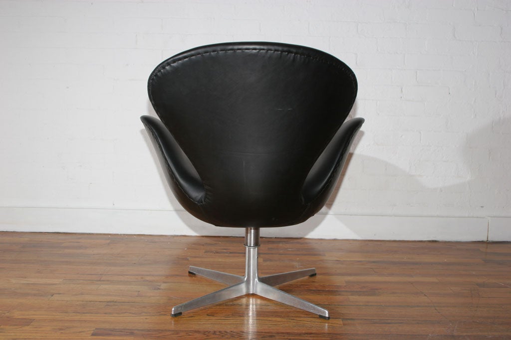 Arne Jacobson Swan Chair 1
