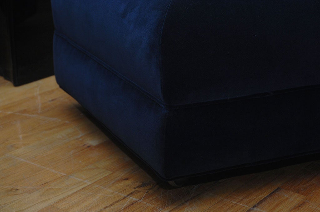 Pair of Navy Blue Silk Velvet Ottomans In Excellent Condition In New York, NY