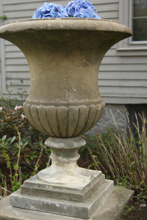 Rare Set of Four 18th Century Yorkstone Urns on Plinths with Provenance In Fair Condition For Sale In Woodbury, CT