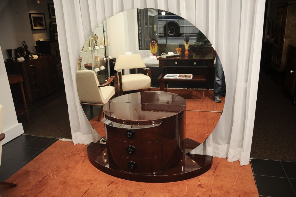Table de coiffeuse déco en demi-cercle utilisé avec boule de Lucille en vente 1
