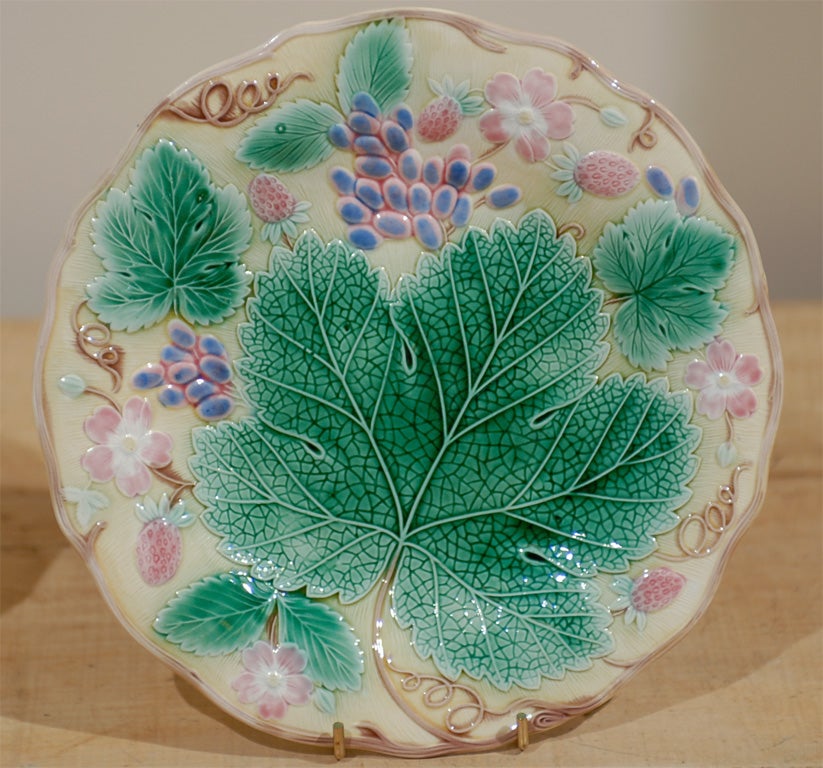 Glazed Pair of 19th Century Wedgwood Majolica Plates