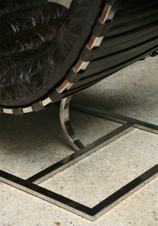 Américain Chaise en cuir noir et chrome de Michel Boyer