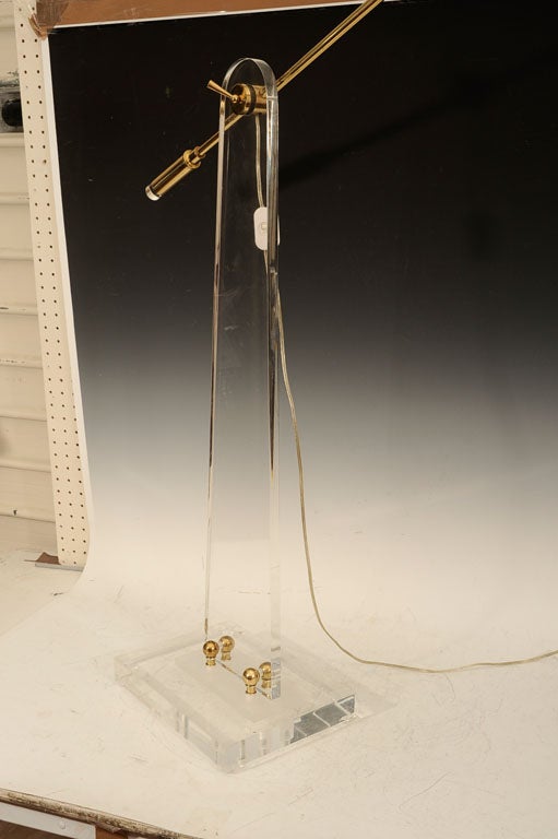 Lucite and Brass Lamp In Good Condition In New York, NY