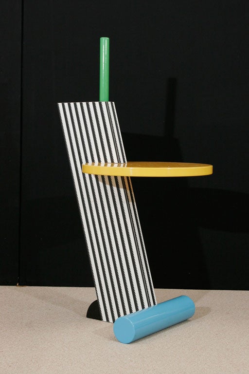A flamingo Side Table for Memphis Group 4