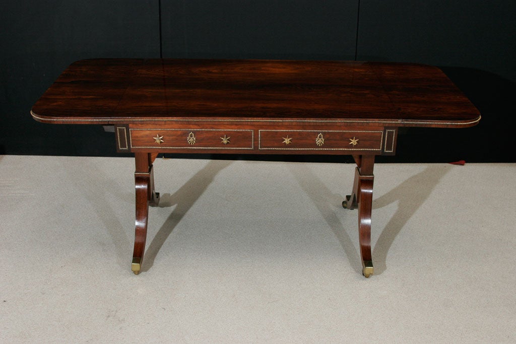 A fine Regency Rosewood Sofa Table, England ca.1805.
With Fine Veneers and set with fine Brass mounts.
Attributed to Gillows of Lancaster.