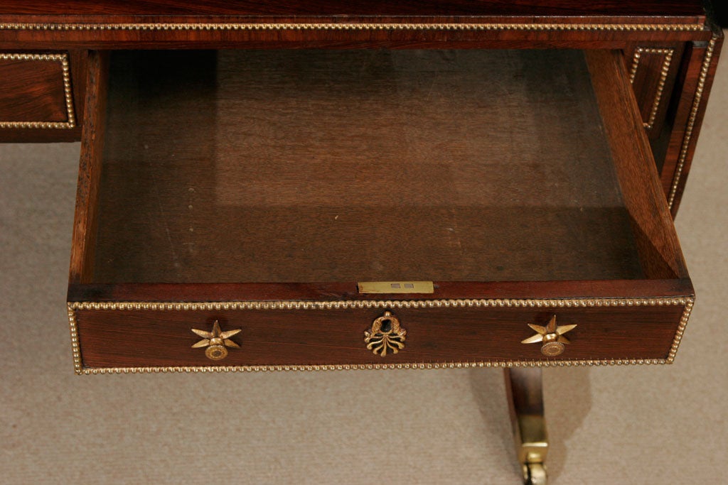 Gillows of Lancaster attributed rosewood sofa table, England circa 1805 For Sale 3