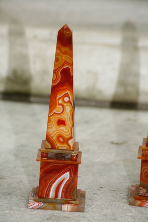 A fine pair of Banded Agate Obelisks In Excellent Condition In Hudson, NY