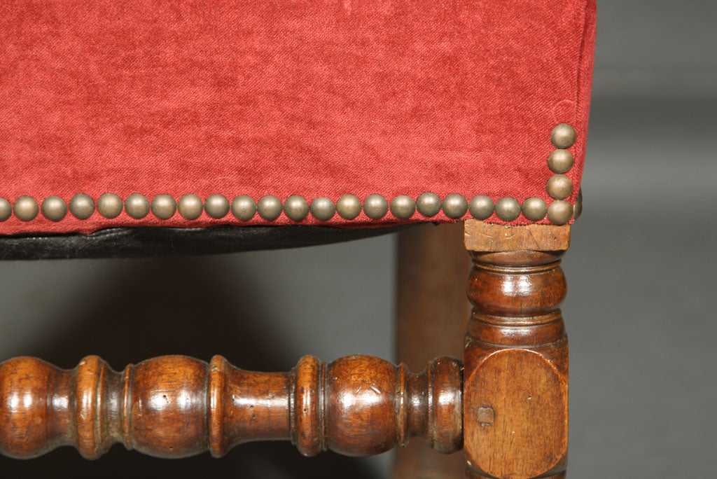 18th Century and Earlier French Walnut Side Chairs For Sale
