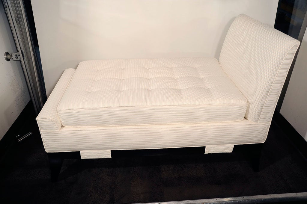 Hollywood Chaise Longue in the Manner of Tommi Parzinger In Excellent Condition In New York, NY