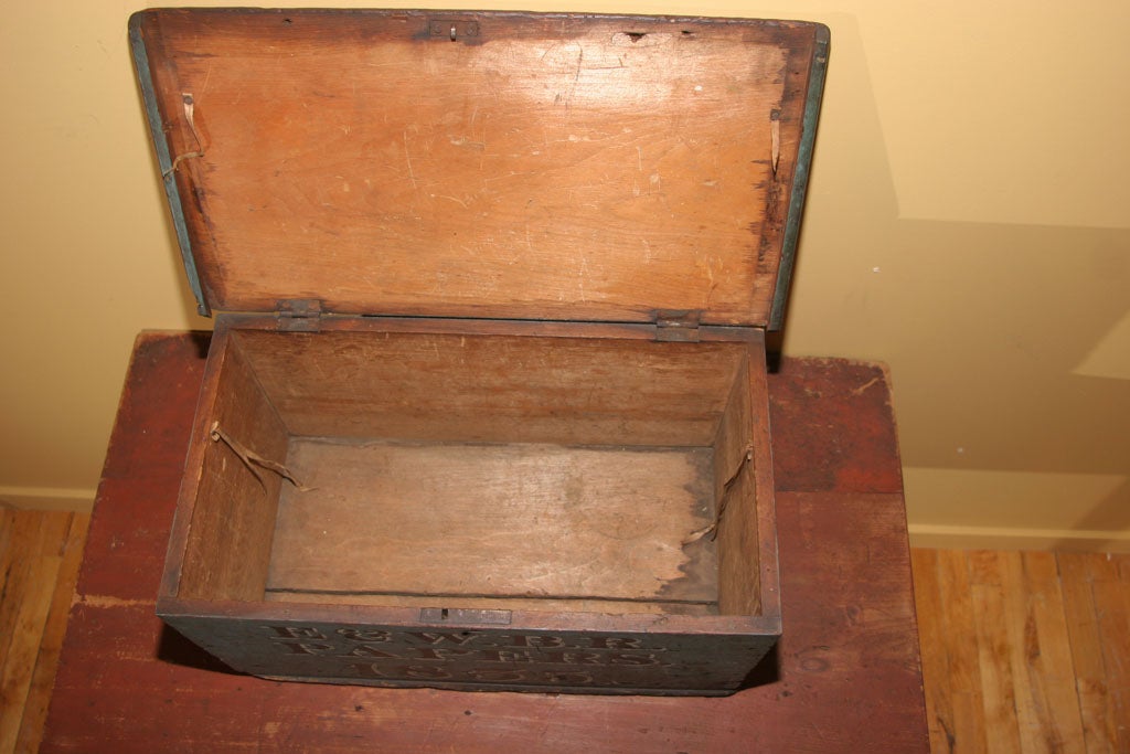 Lidded Wood Box in Original Paint 5