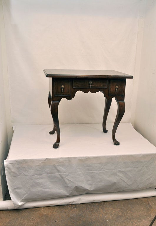 English ENGLISH QUEEN ANNE STYLE LOWBOY
