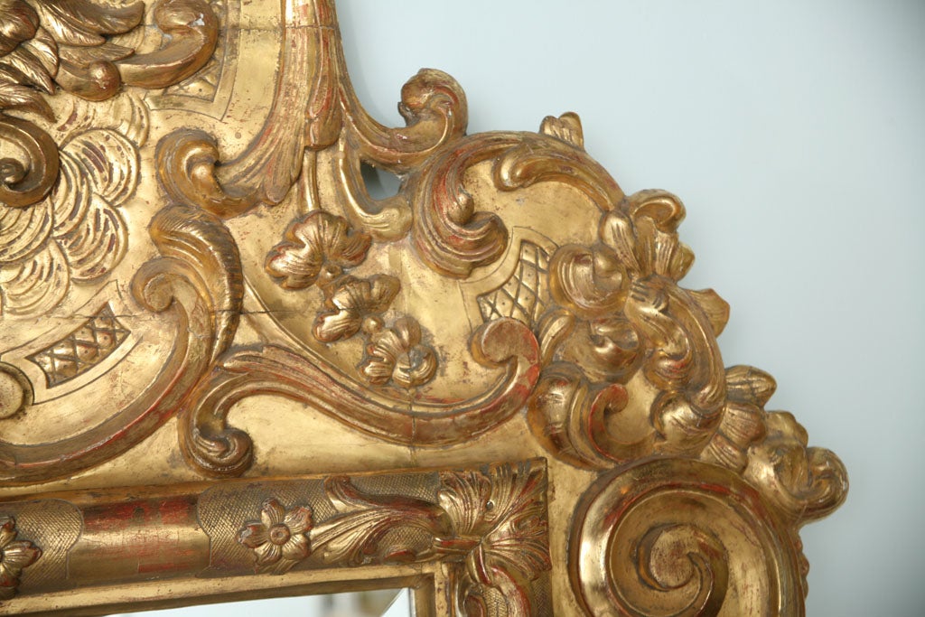 Fine and Monumental Italian Baroque Giltwood Mirror For Sale 6