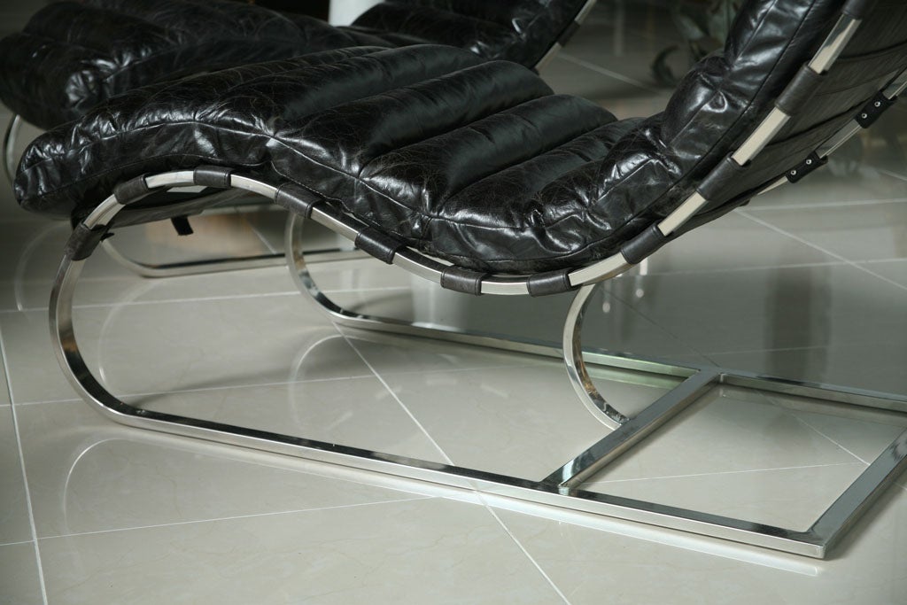 Paire de fauteuils de salon en chrome poli et cuir de Michel Boyer 4
