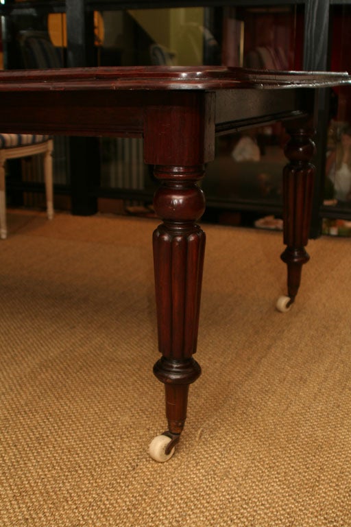 19th Century William IV Mahogany Extending Dining Table